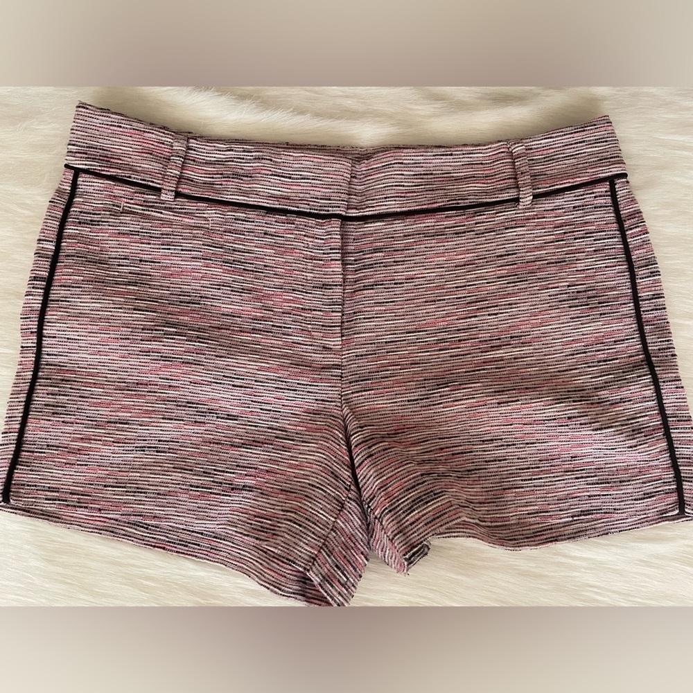 NWOT Loft Rivera Pink Tweed Short with Black Piping